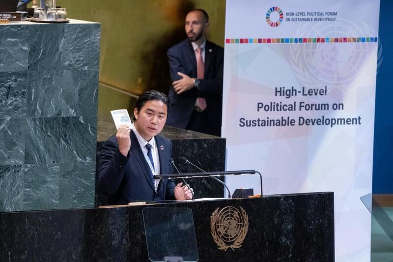 Jaewon Choi holding the UN Charter at the rostrum during the High-Level Political Forum